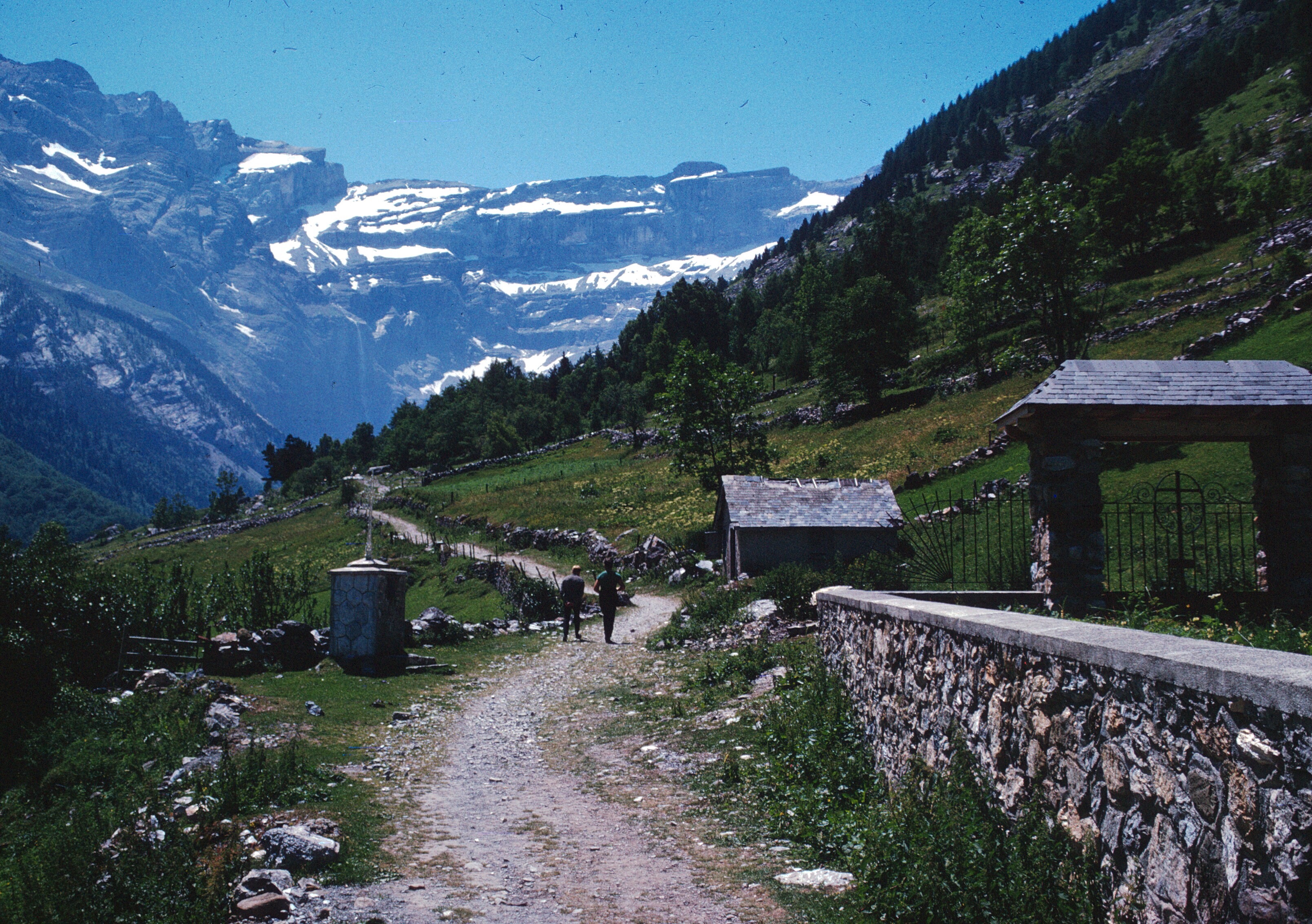 france gavarnie trail to spain start copy