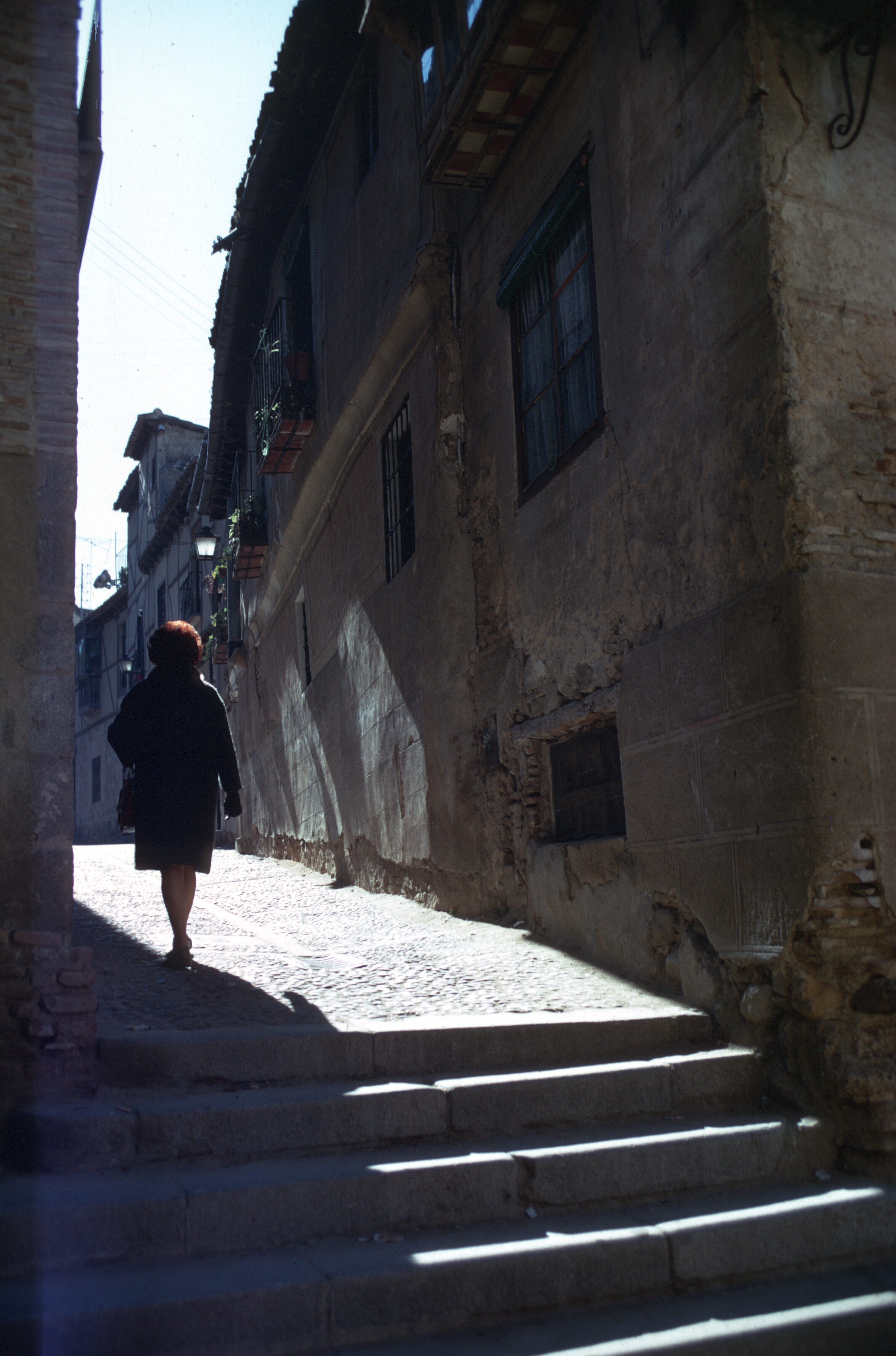 spain toledostreet woman-1